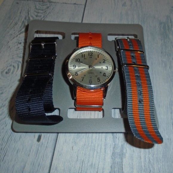 Quartz watch set with multiple straps - Picture 1 of 3